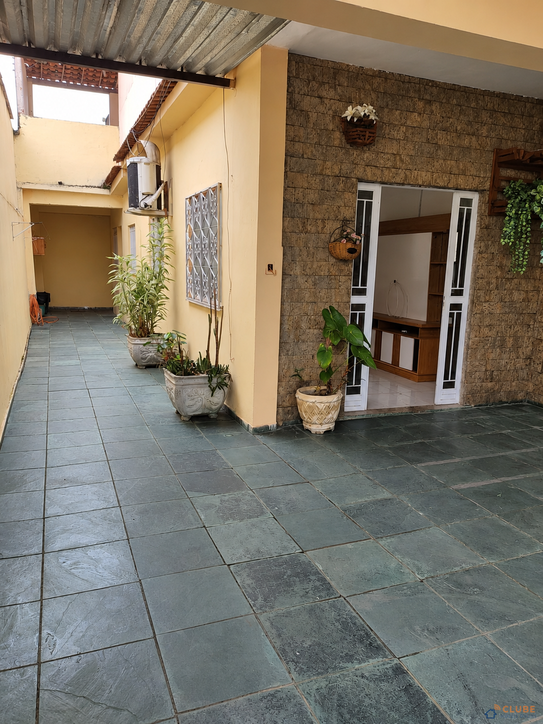 Duas Casas Independentes em Amplo Terreno – Comendador Soares, Nova Iguaçu/RJ