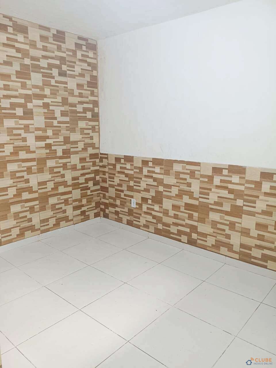 Casa 1 quarto com varanda, em Comendador Soares - OL004