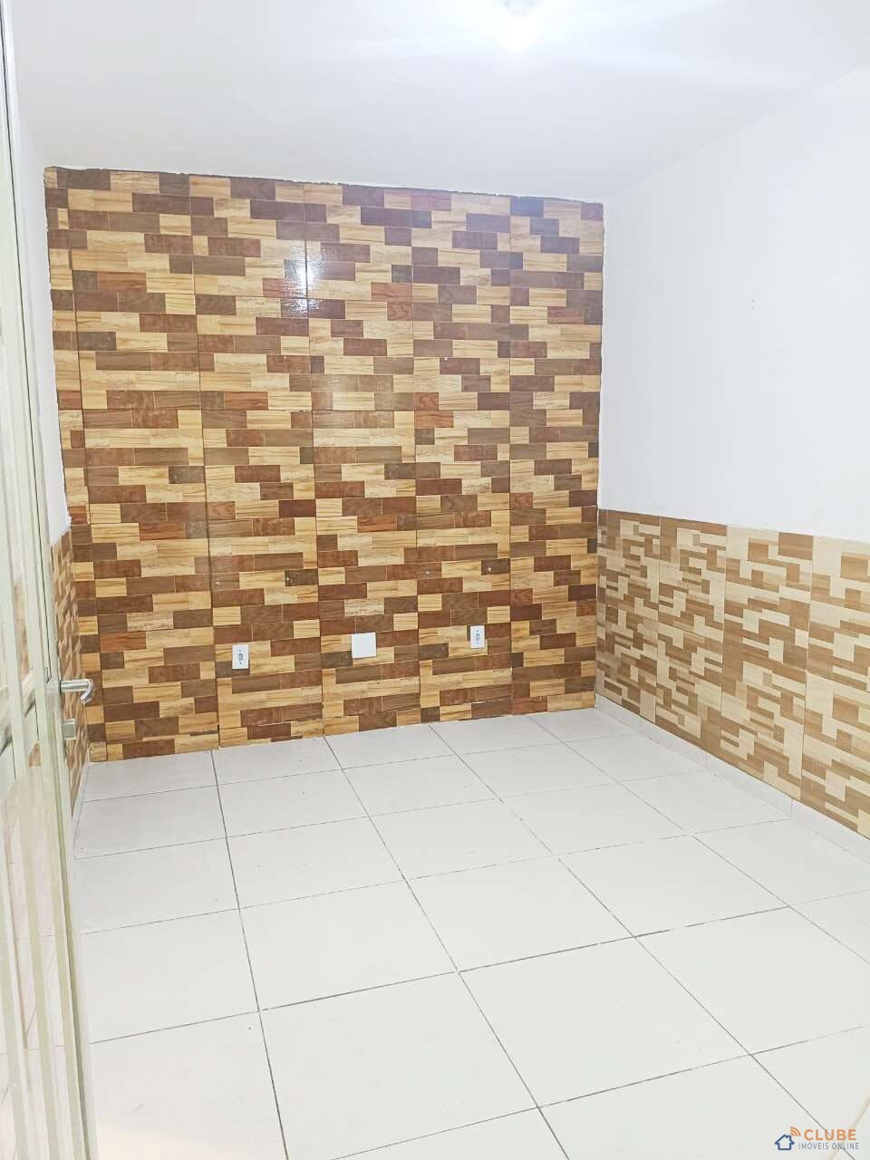 Casa 1 quarto com varanda, em Comendador Soares - OL004