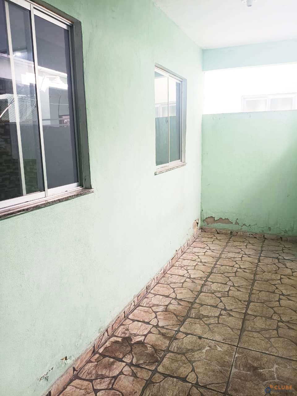 Casa 1 quarto com varanda, em Comendador Soares - OL004