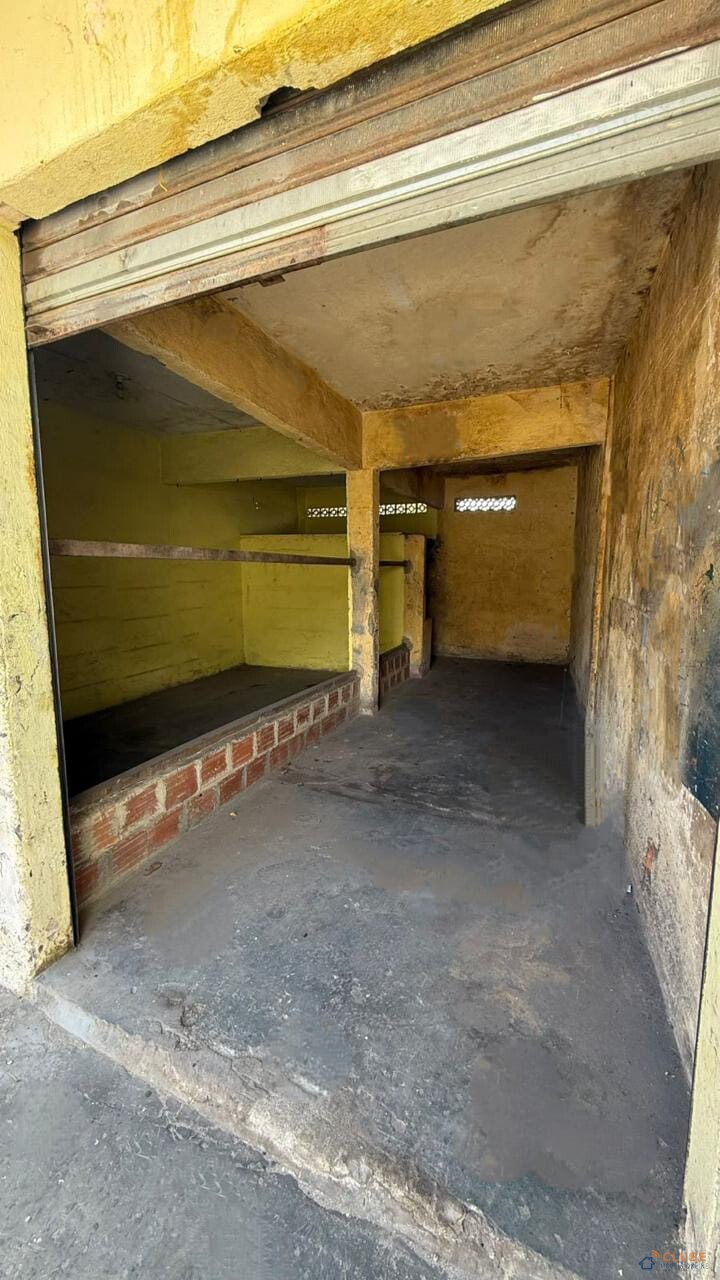 Casa com loja grande e terreno, em Jardim Nova Era, Nova Iguaçu/RJ